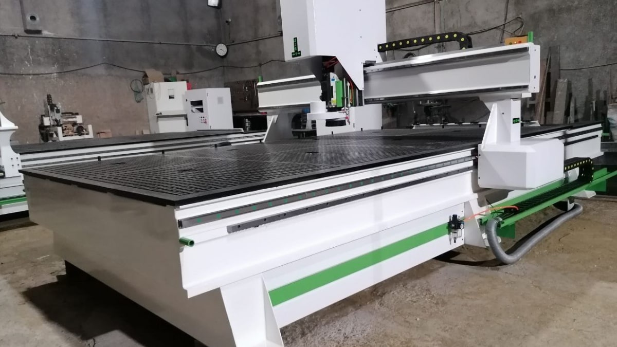 تصاویر دستگاه‌های CNC، پرس وکیوم و تجهیزات تولیدی گروه پارسیان صنعت - معرفی‌شده در برگزیدگان وارناسا
